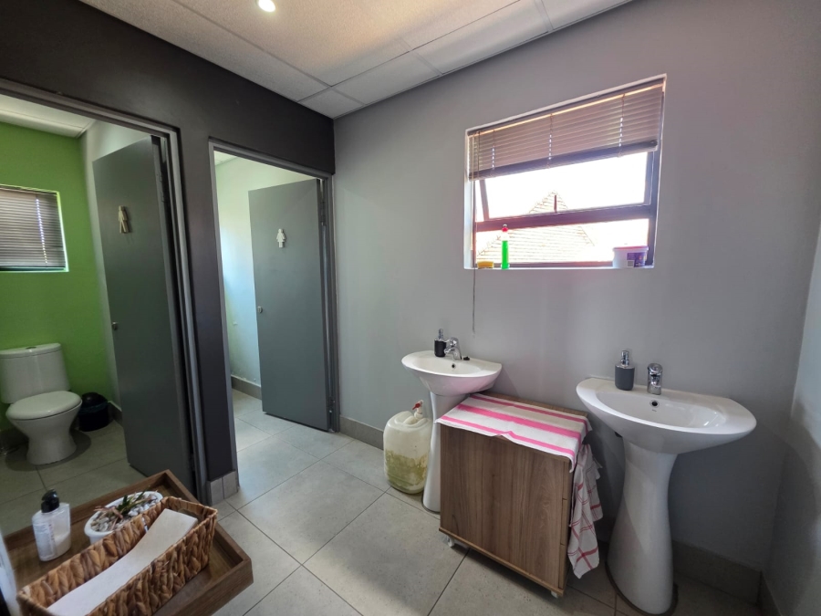 To Let commercial Property for Rent in Langenhovenpark Free State